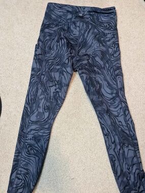 Athleta Ultimate stash pocket 7/8 tight